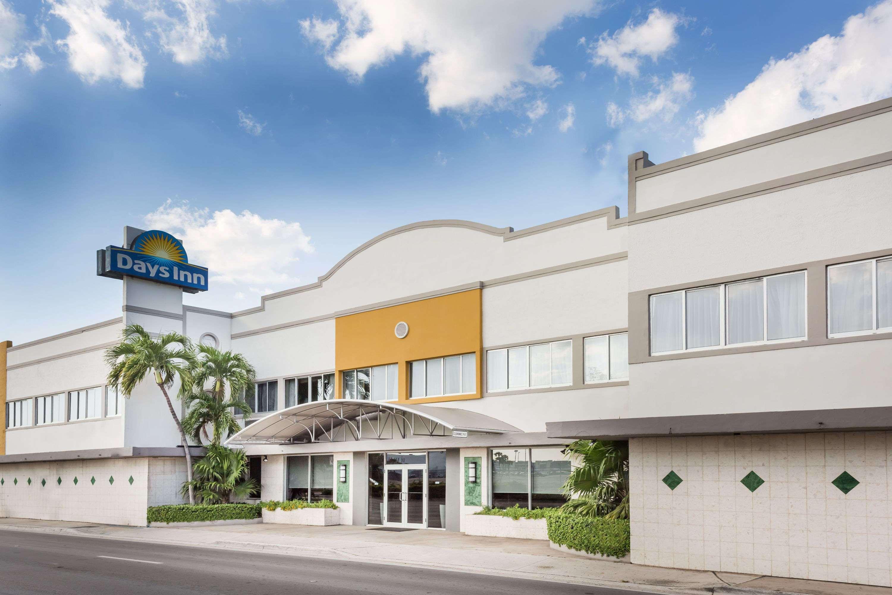 Days Inn By Wyndham Miami Airport North Miami Springs Exterior foto