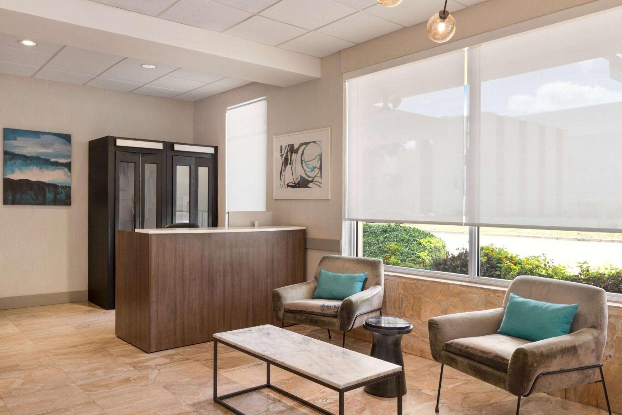 Days Inn By Wyndham Miami Airport North Miami Springs Exterior foto