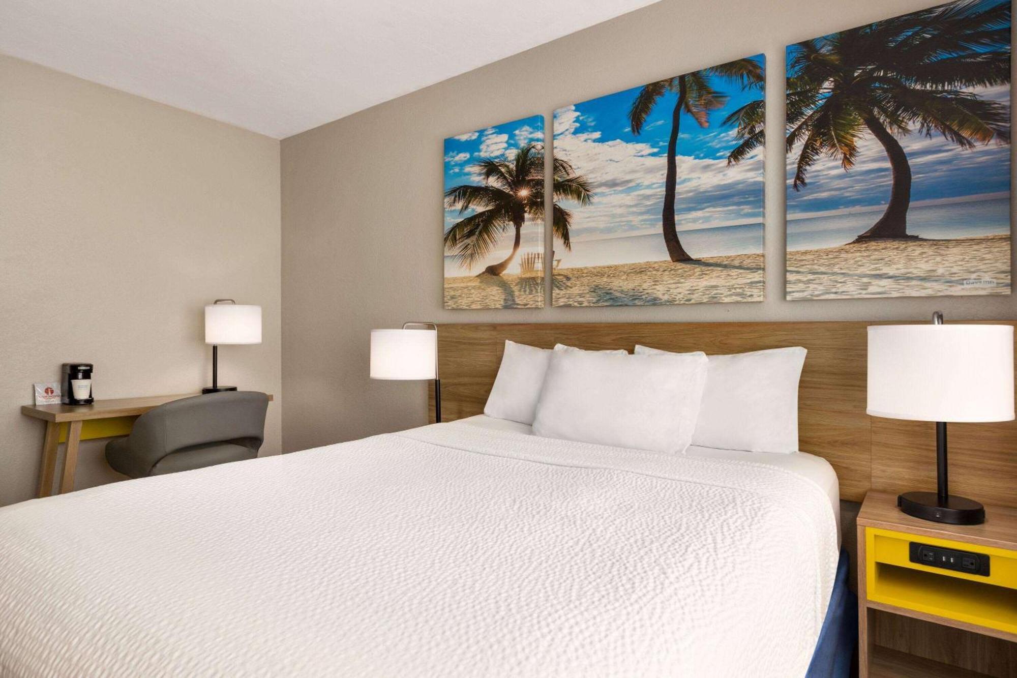 Days Inn By Wyndham Miami Airport North Miami Springs Exterior foto