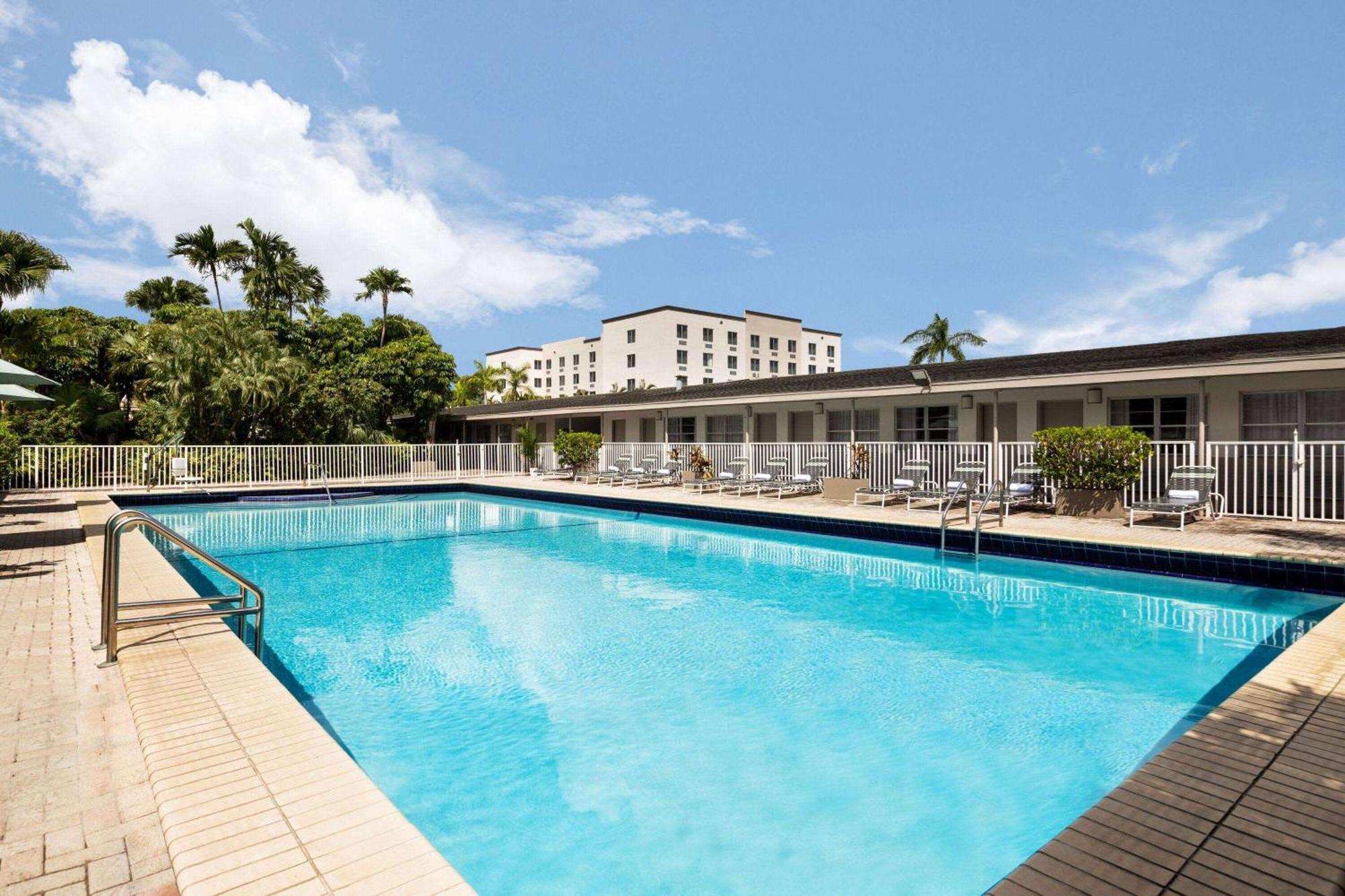 Days Inn By Wyndham Miami Airport North Miami Springs Exterior foto