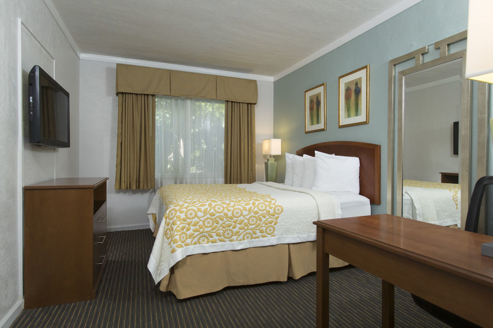Days Inn By Wyndham Miami Airport North Miami Springs Exterior foto